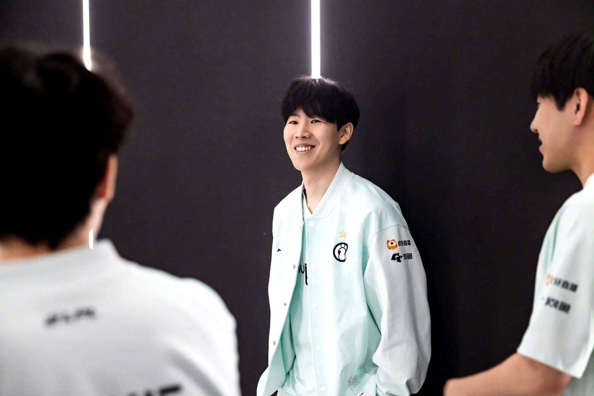 嘉宾介绍时 嘉宾介绍时